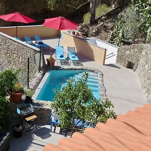 casa-con-piscina-privada-en-cercados-de-espino.in-canary-islands.com/